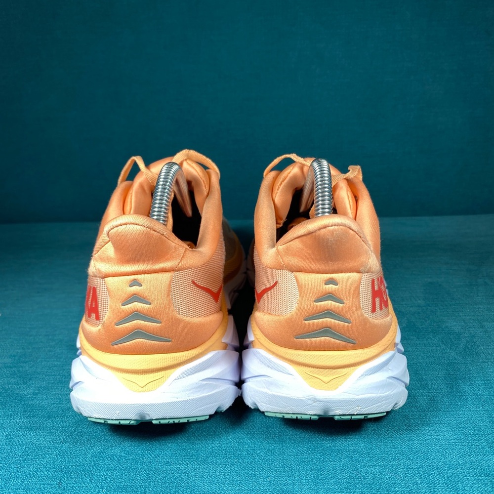 Size 9 - Women’s Hoka One Clifton 8 peach shoes - Picture 2 of 9